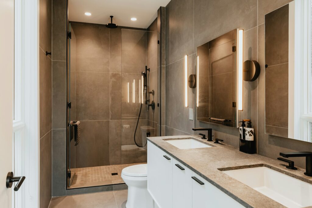 LED verlichting in de badkamer met de juiste spots